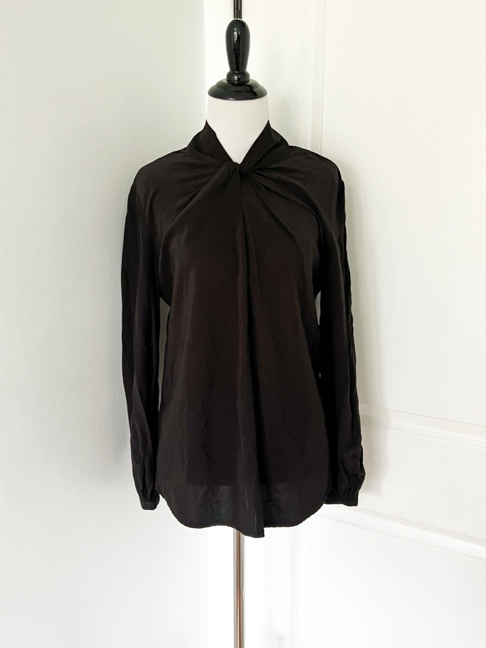 Club Monaco Tie Neck Blouse in Black Small Like New